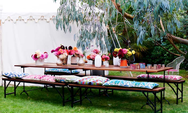 10 ideas creativas para decorar mesas de jardín con estilo